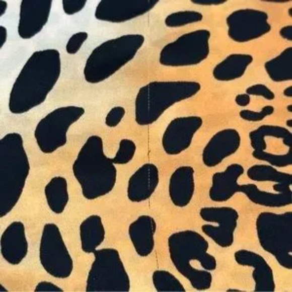 Natori Leopard Print Satin Split Neck Blouse - Picture 5 of 6